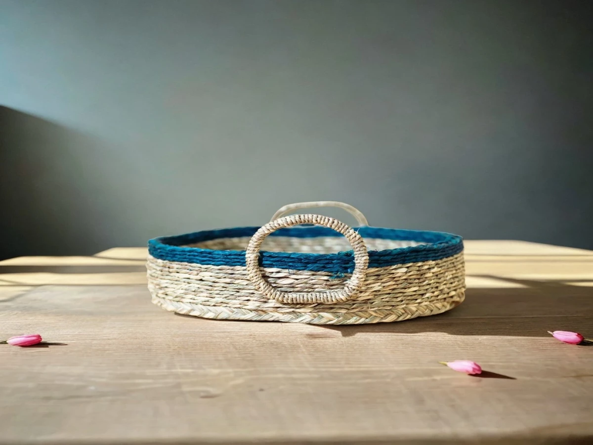 Round seagrass basket